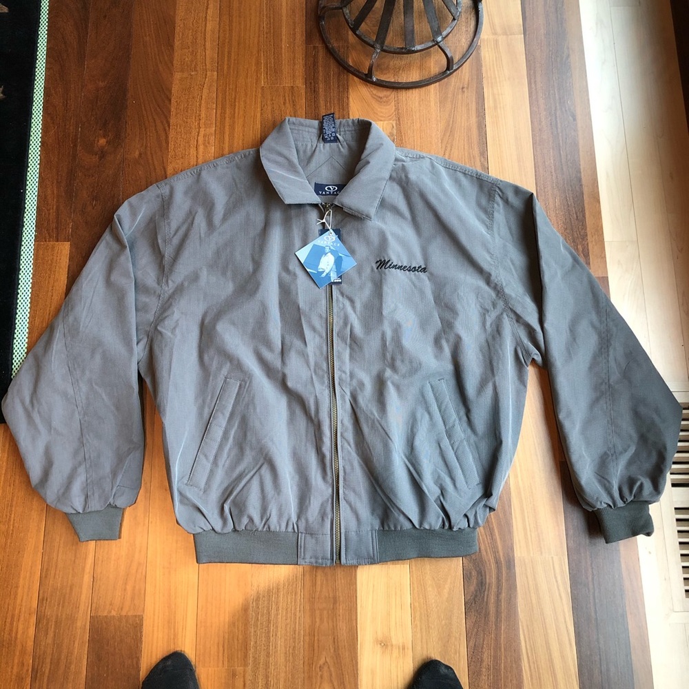 NWT Vantage Insulated Minnesota Jacket. Size: XL